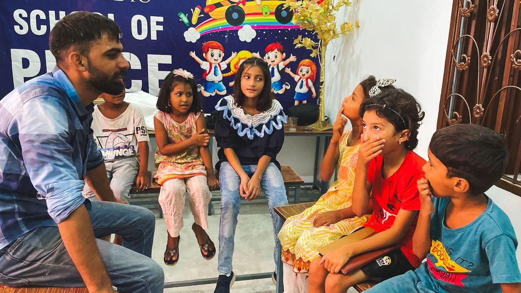 Fest mit den Kindern der Schule des Friedens in einer extremen Hitzeperiode in Pakistan